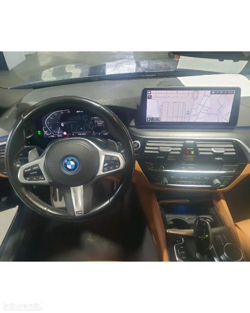 BMW 530 e Pack Desportivo M - 3