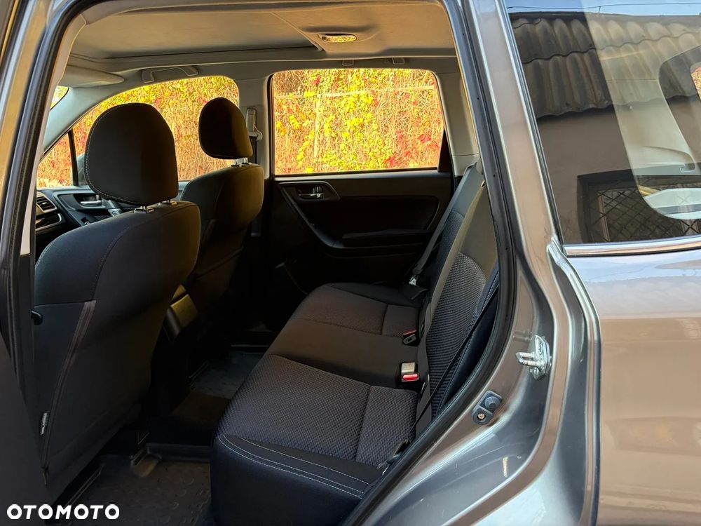 Subaru Forester 2.0 i Exclusive - 14