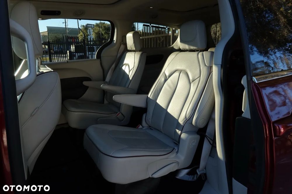 Chrysler Pacifica - 27