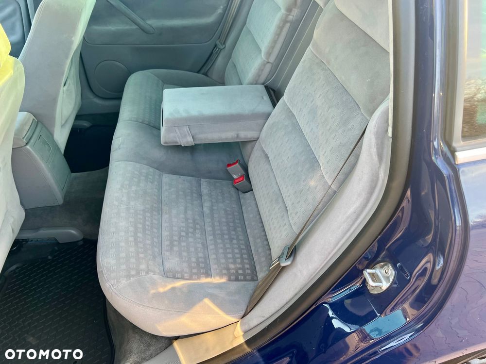 Volkswagen Passat - 12