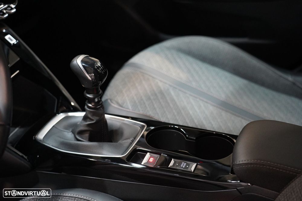Peugeot 208 - 24