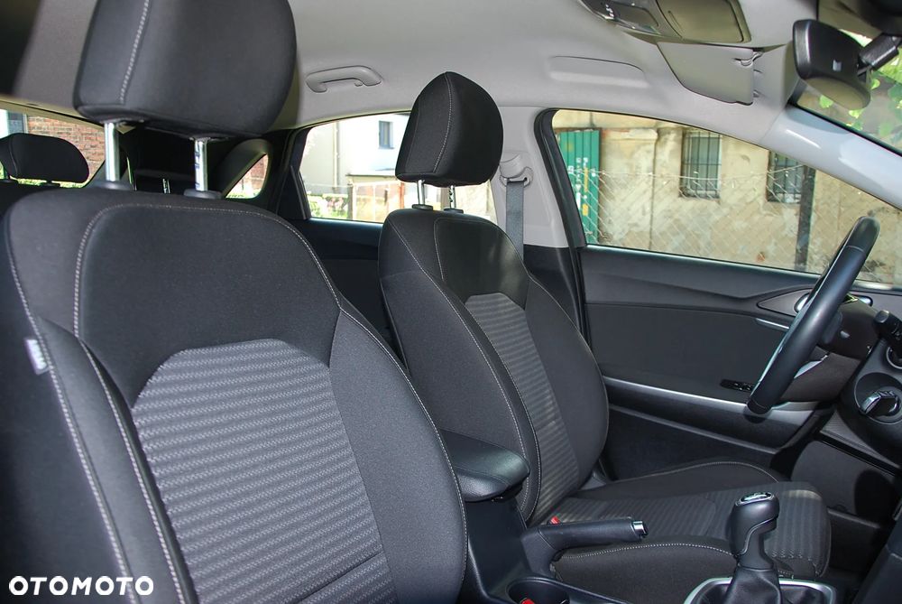 Kia Ceed - 11