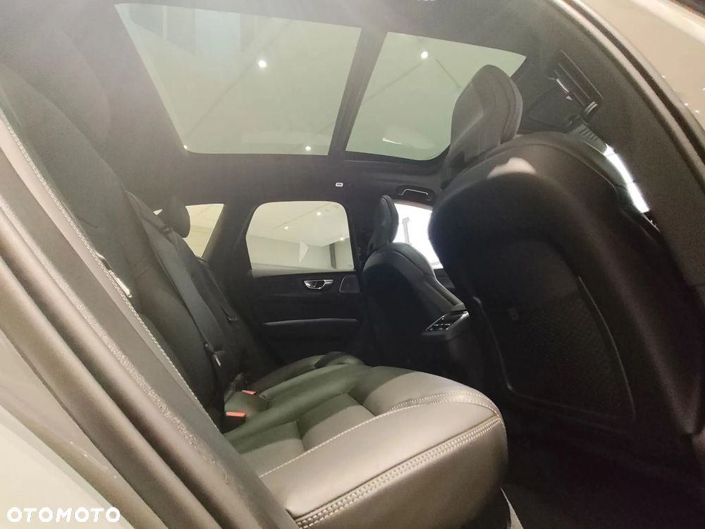 Volvo XC 60 B5 B AWD Ultimate Black Edition - 32