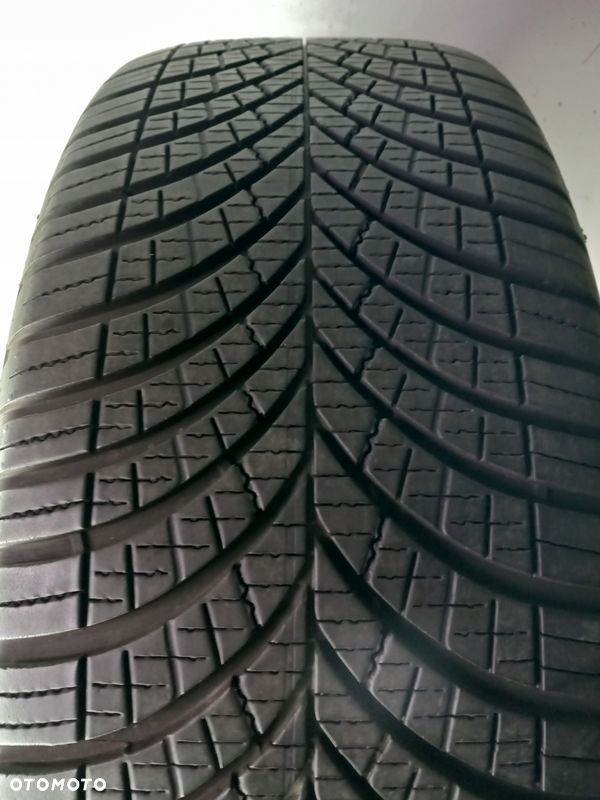 235/55R18 Goodyear Vector 4 Seasons GEN3
