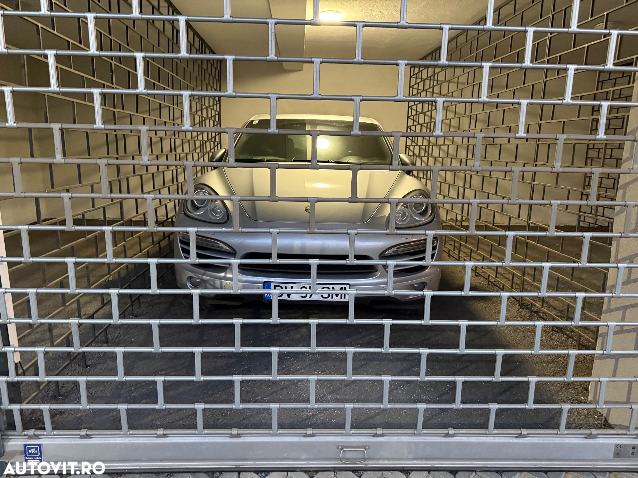 Porsche Cayenne - 1