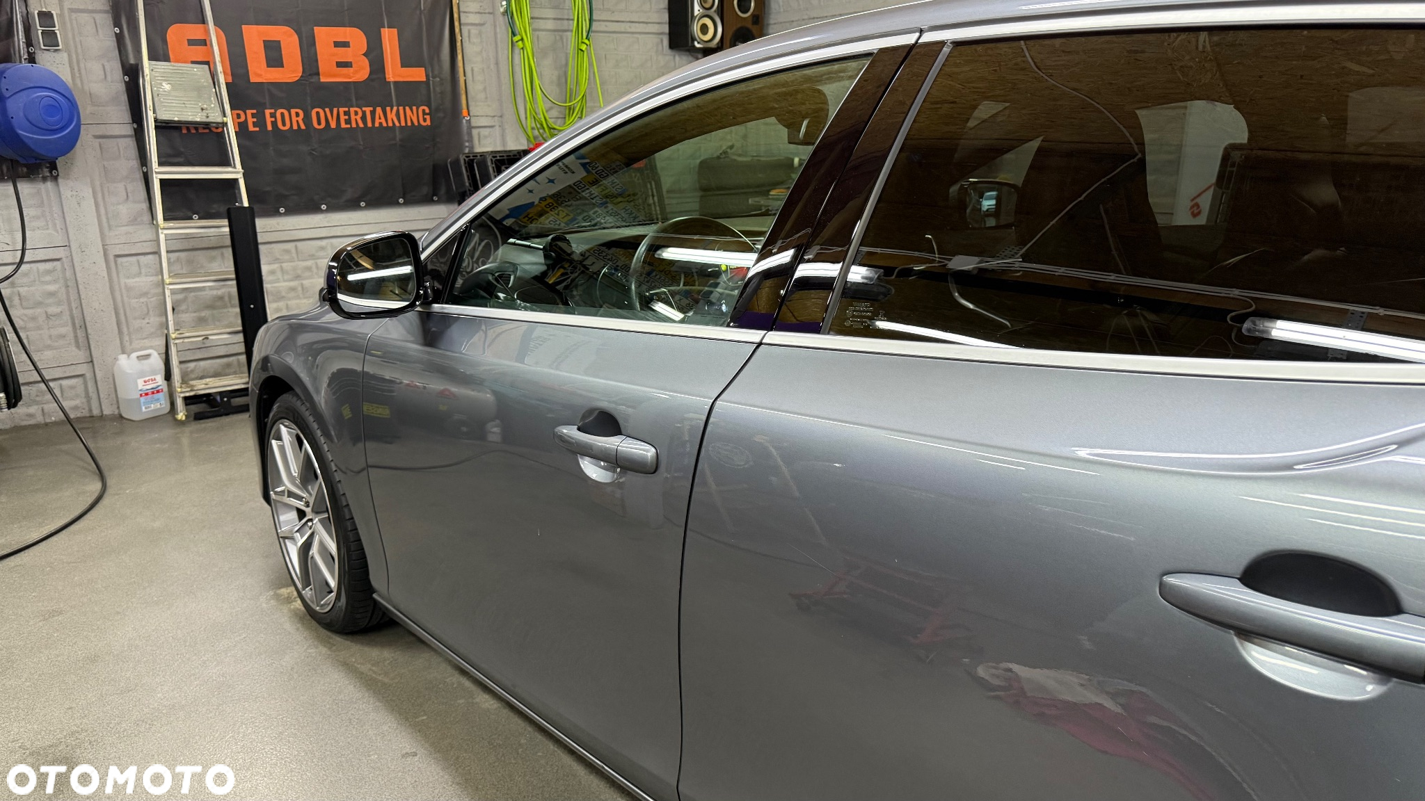 Volvo V40 D4 Drive-E R-Design Kinetic - 4