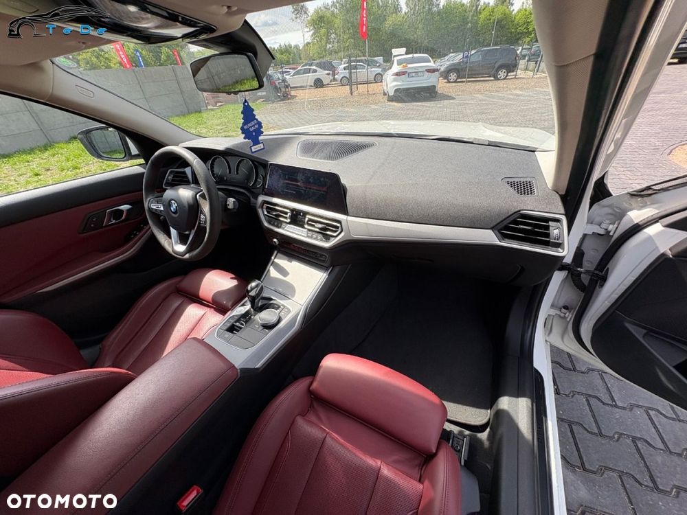 BMW Seria 3 318d M Sport - 33