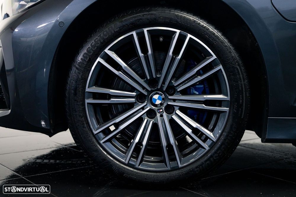 BMW 330 e iPerformance Pack M - 8