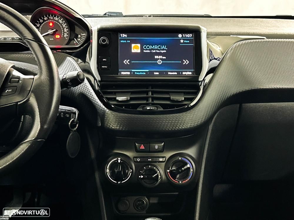 Peugeot 208 1.2 PureTech Allure - 19