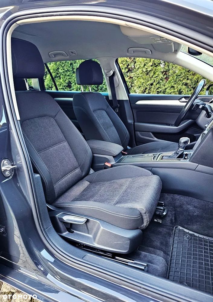 Volkswagen Passat - 20
