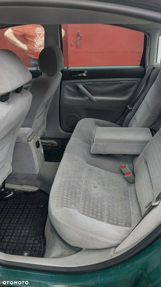 Volkswagen Passat 1.9 TDI Trendline - 13