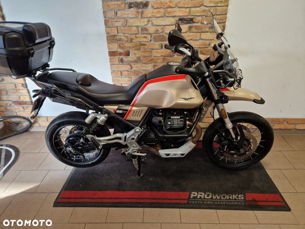 Moto Guzzi V85 - 21