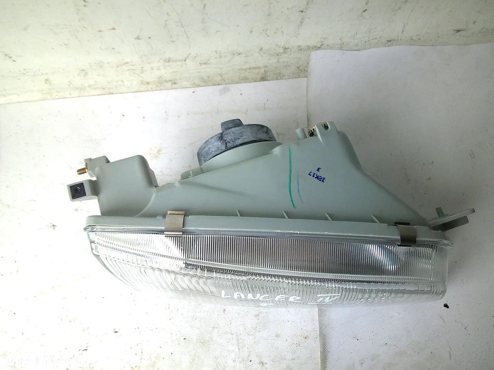 mitsubishi lancer v 92r- lampa przód prawa przednia - 3