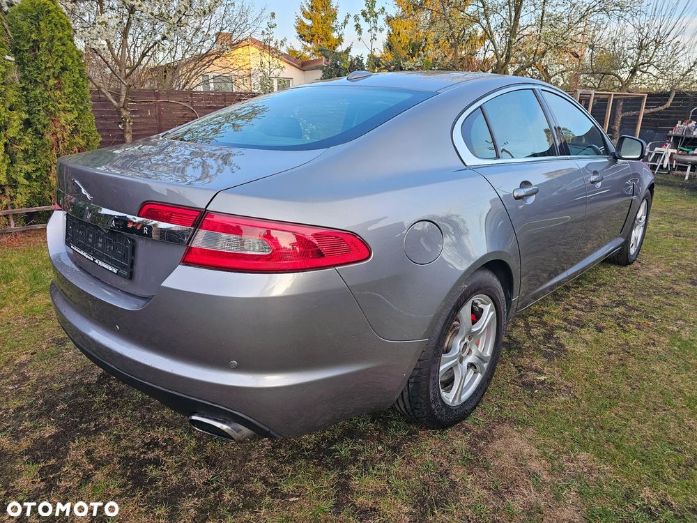 Jaguar XF 2.7 V6 Premium Luxury - 4
