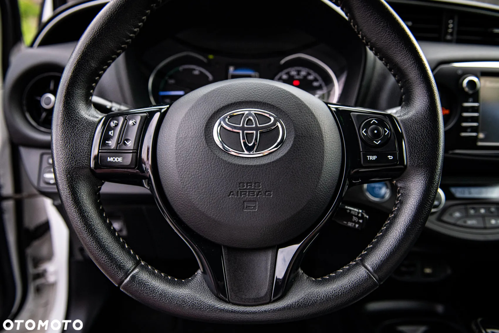 Toyota Yaris Hybrid 100 Premium EU6 - 15