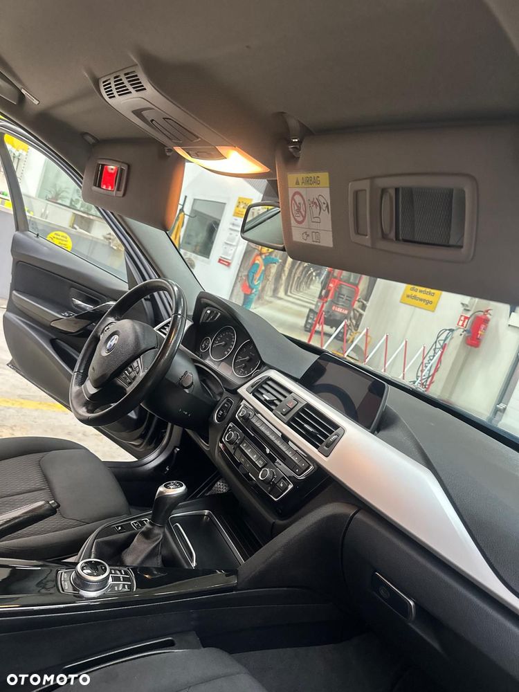 BMW Seria 3 318d xDrive - 18