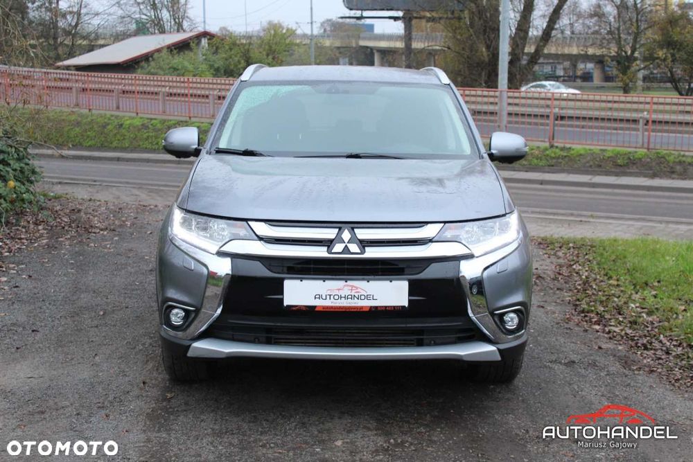 Mitsubishi Outlander - 2