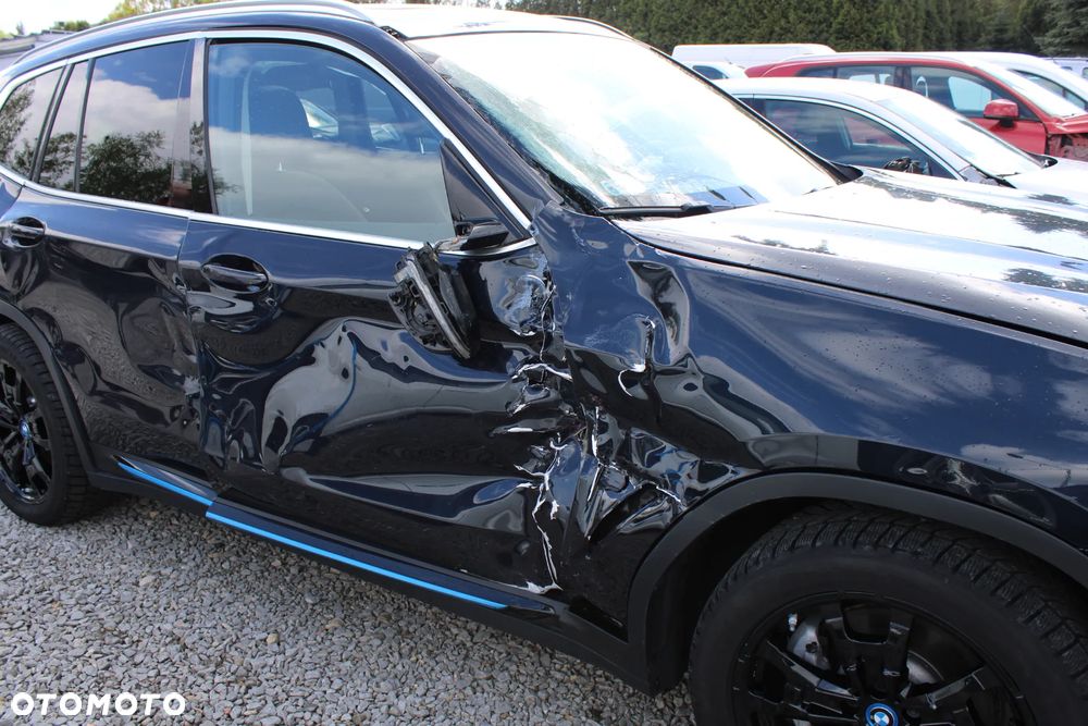 BMW iX3 - 10
