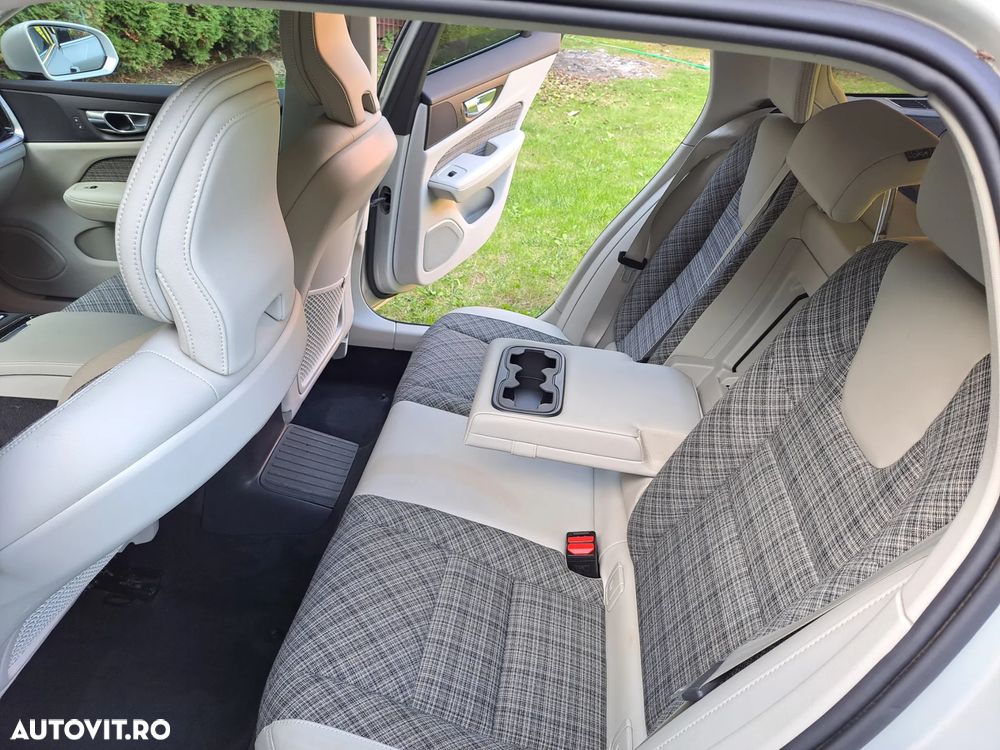 Volvo V60 T6 AWD Twin Engine Geartronic Momentum Pro - 22