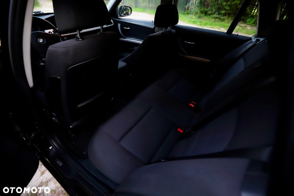 BMW Seria 3 318d - 15