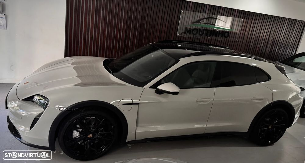 Porsche Taycan Cross Turismo 4 - 7
