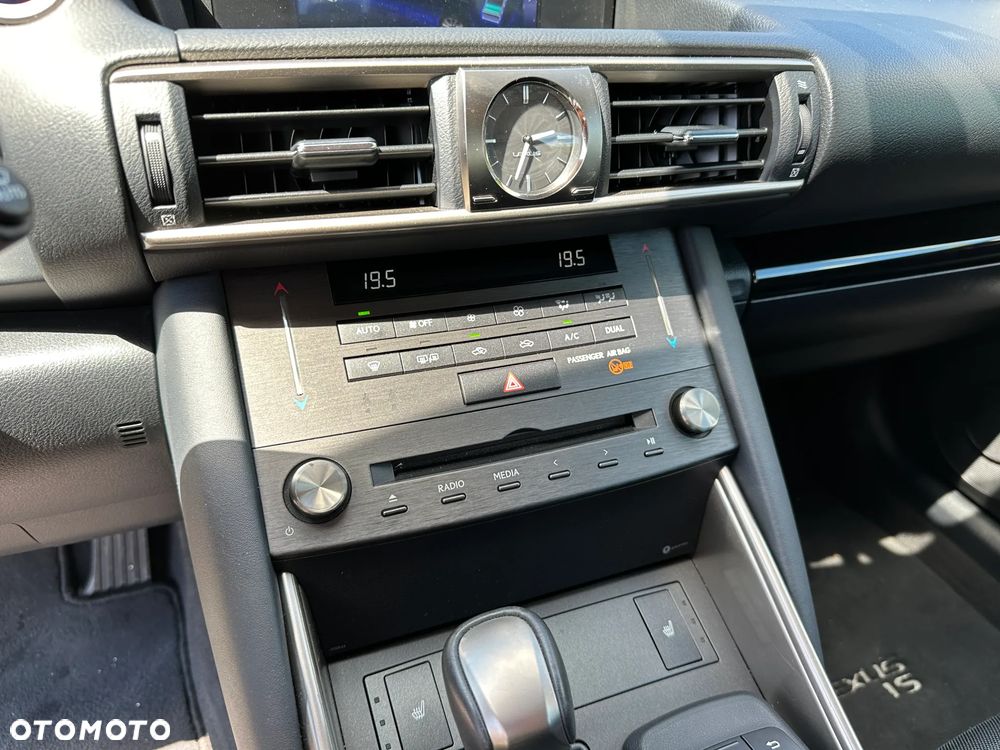 Lexus IS - 14