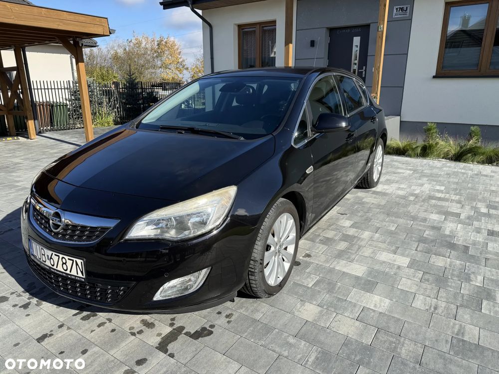 Opel Astra 2011 photo 4