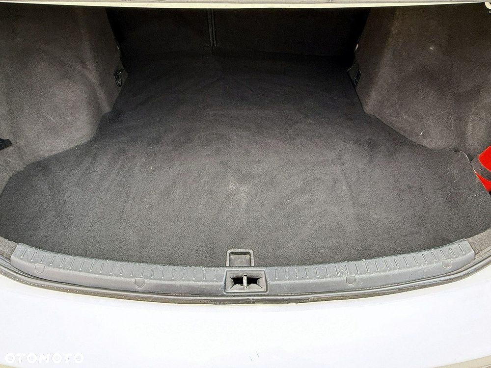 Toyota Avensis 2.0 D-4D Active - 12