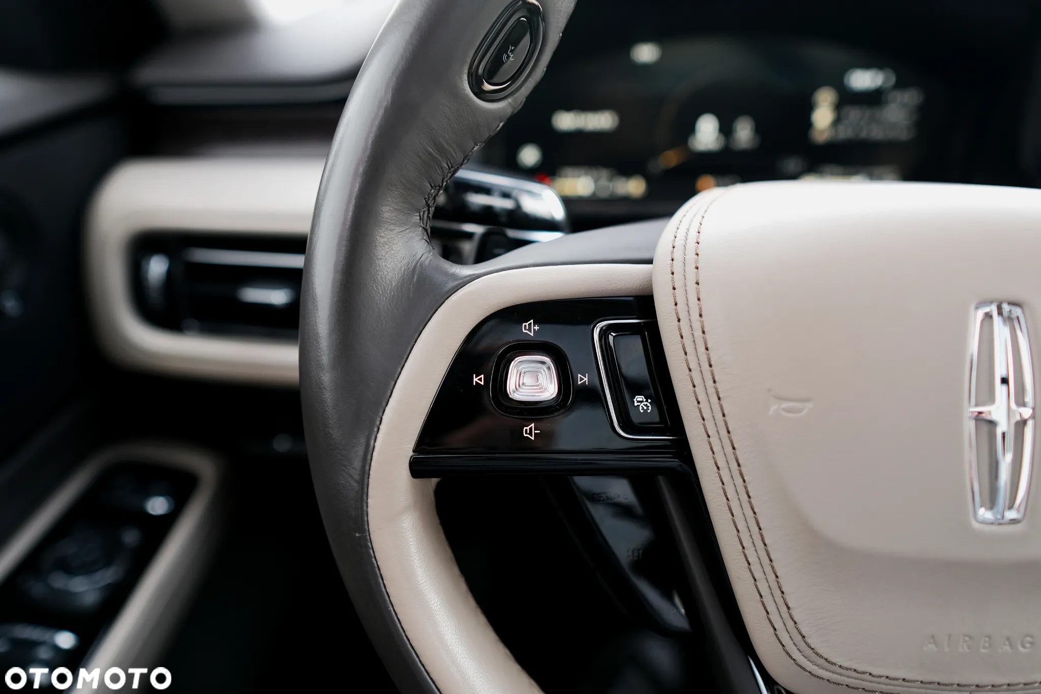 Lincoln Aviator - 36