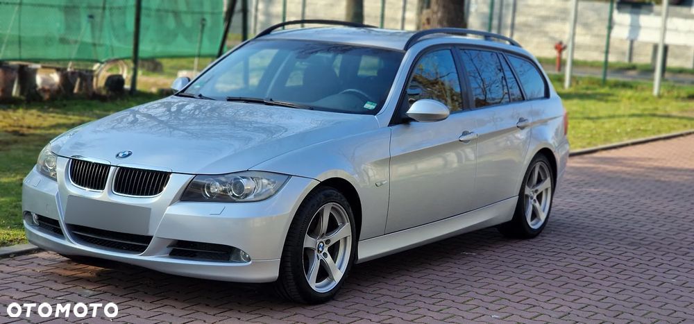 BMW Seria 3 318i Touring - 2