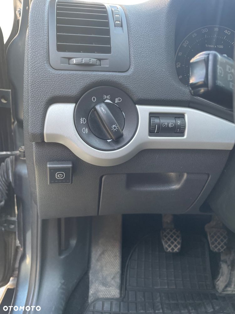 Skoda Octavia 1.6 Ambiente - 22