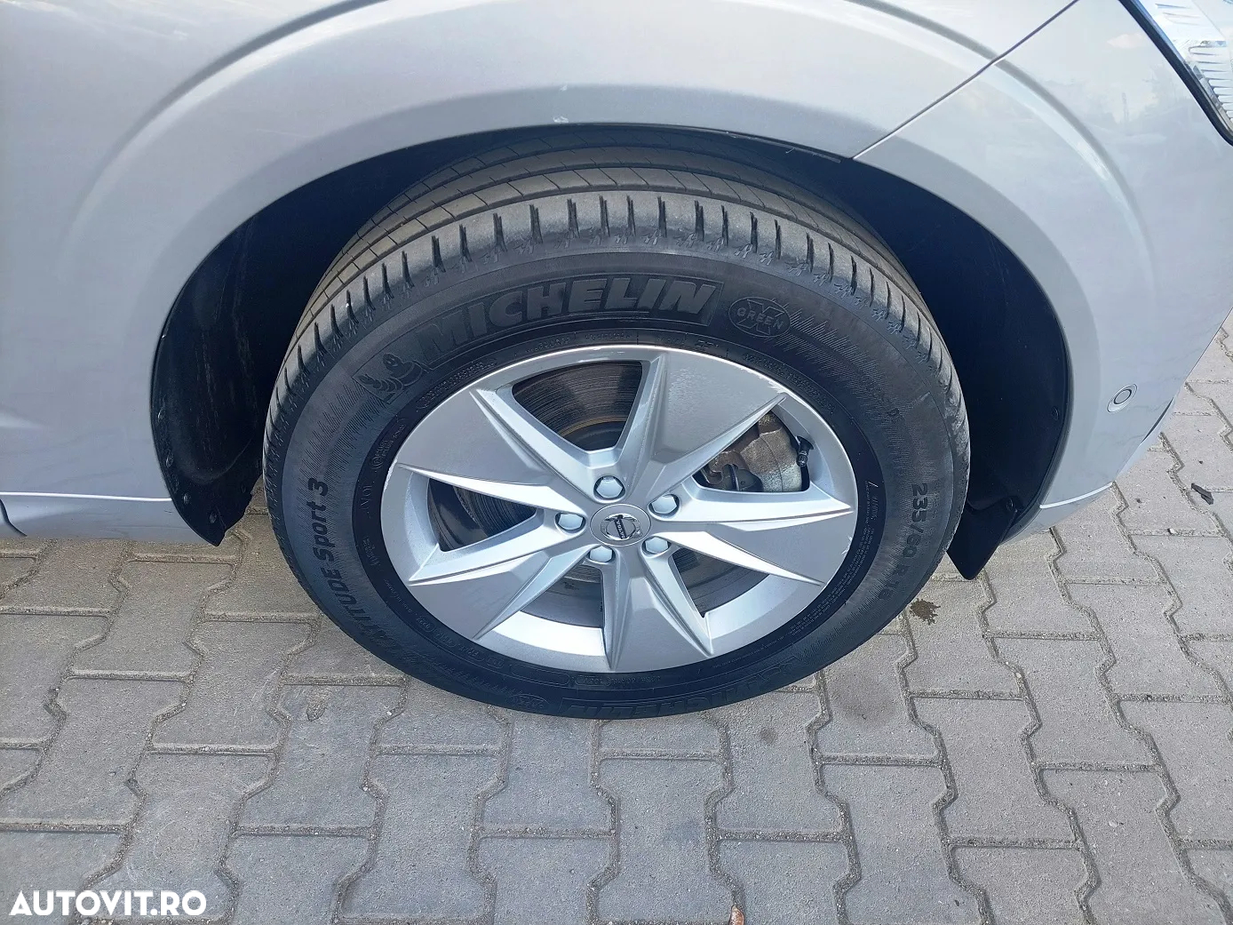 Volvo XC 60 B4 MHEV AWD Momentum Pro - 27