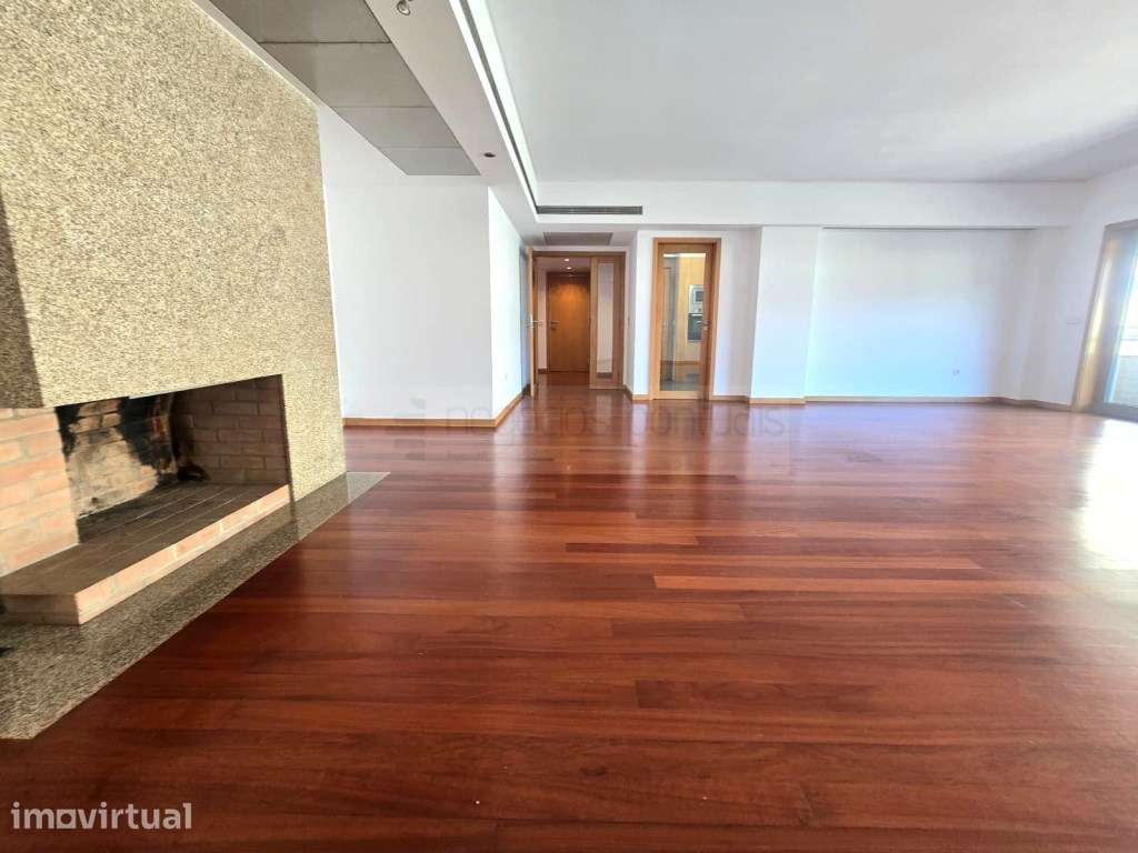 T4 com áreas generosas em São Victor, Braga | Junto a Escola Gulben... - Grande imagem: 4/36