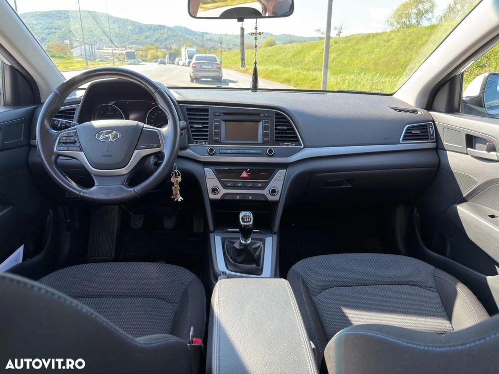 Hyundai Elantra 1.6 CRDI Comfort - 5