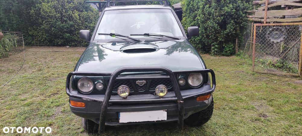 Nissan Terrano - 1