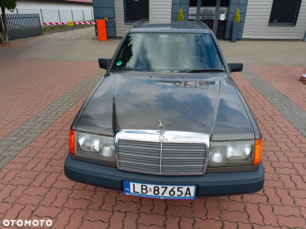Mercedes-Benz W124 1985 photo 4
