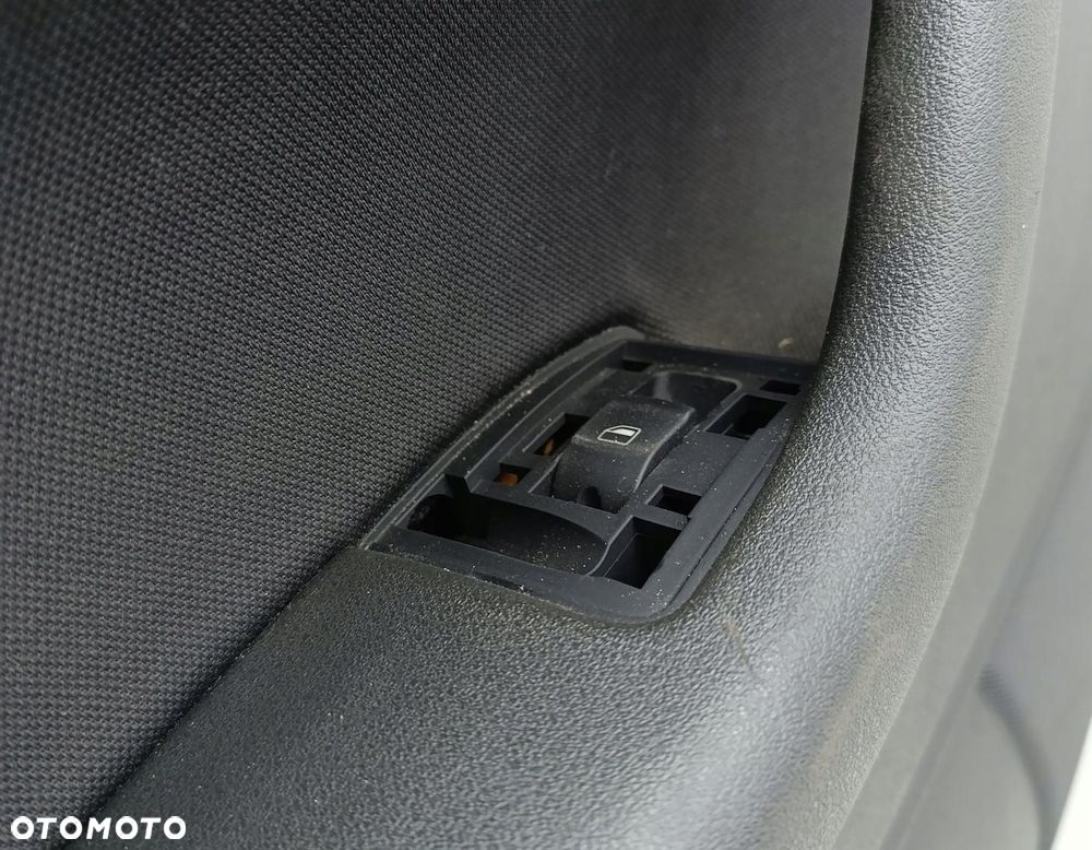 BOCZEK DRZWI LEWY TYLNY AUDI A3 8P 1.9 TDI - 3