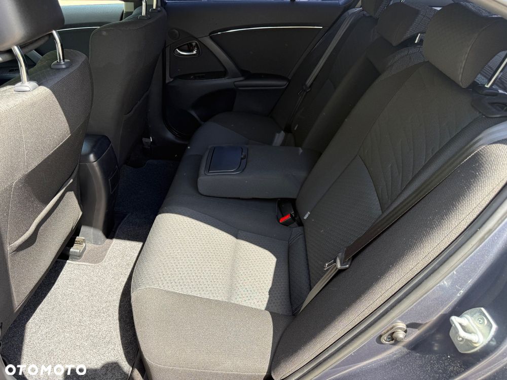 Toyota Avensis 2.0 Executive - 19