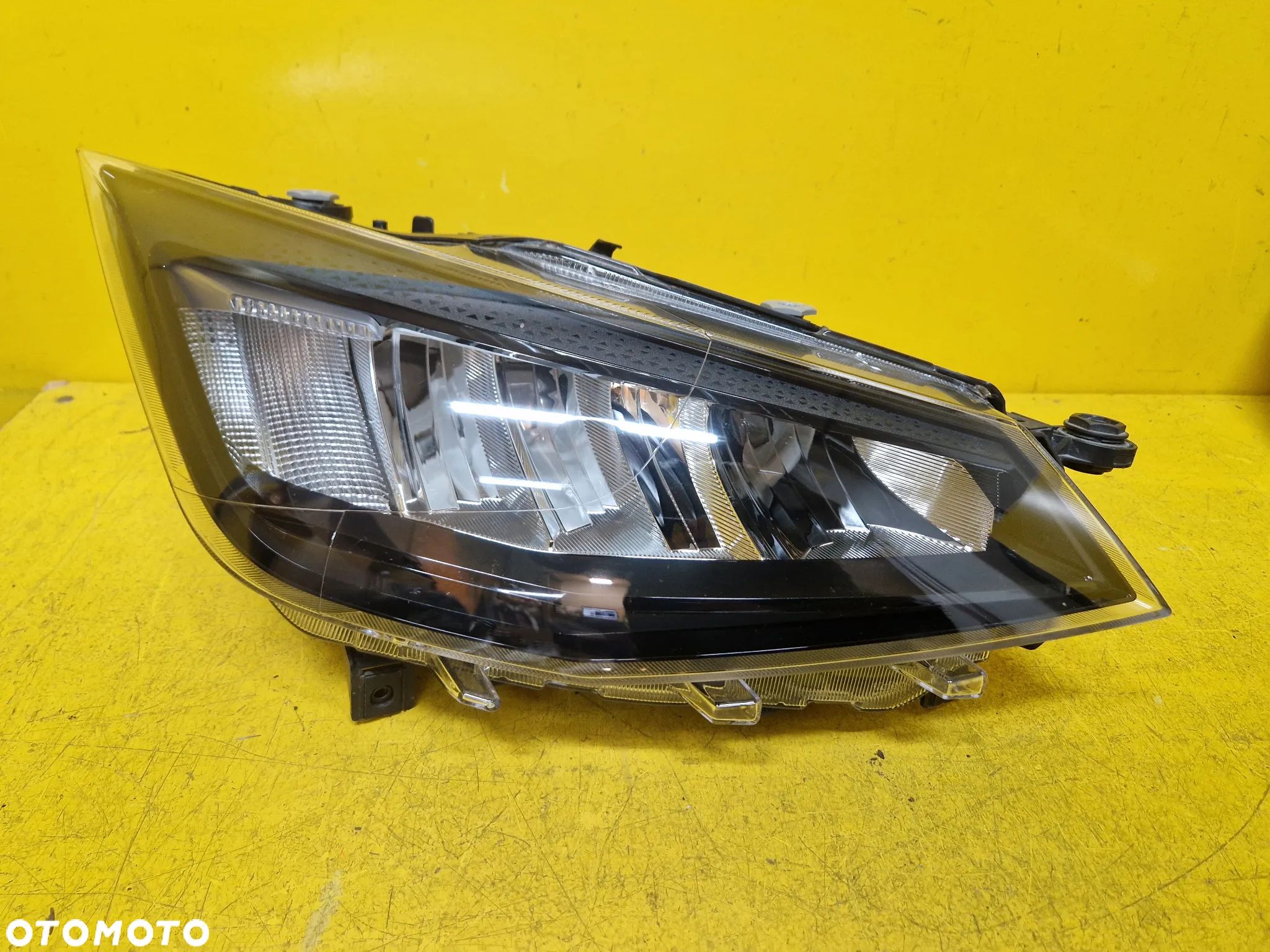 SEAT IBIZA V LIFT 21- LAMPA PRAWA PRZOD 6F1941006F - 1