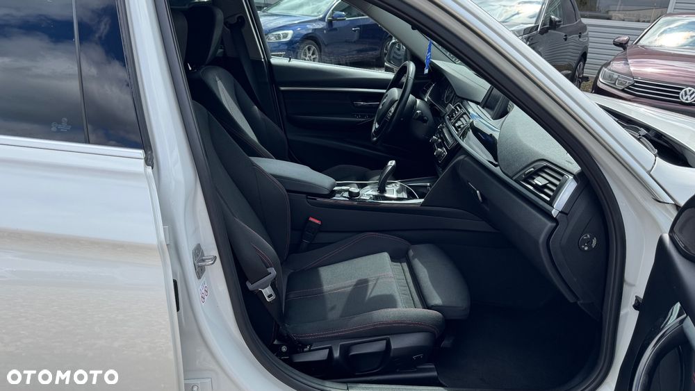 BMW Seria 3 320d Sport Line - 30