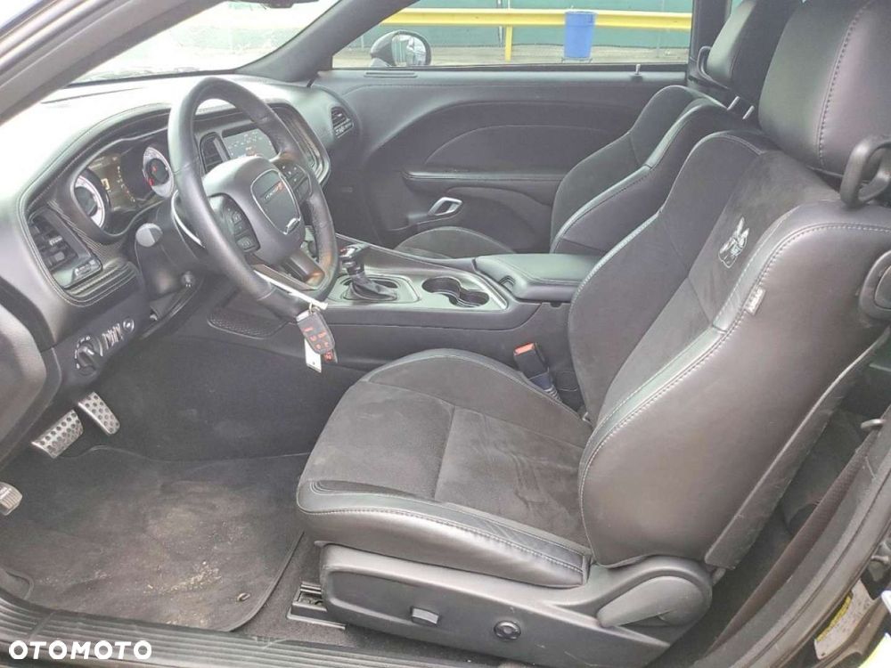 Dodge Challenger - 7