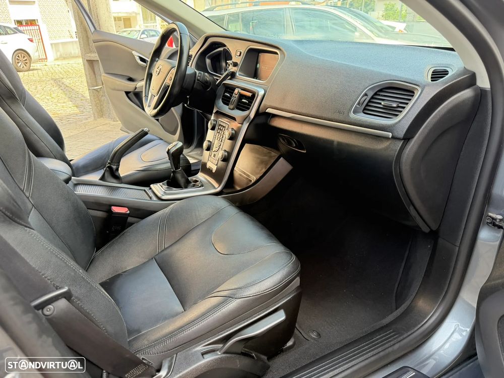Volvo V40 D2 Momentum - 34