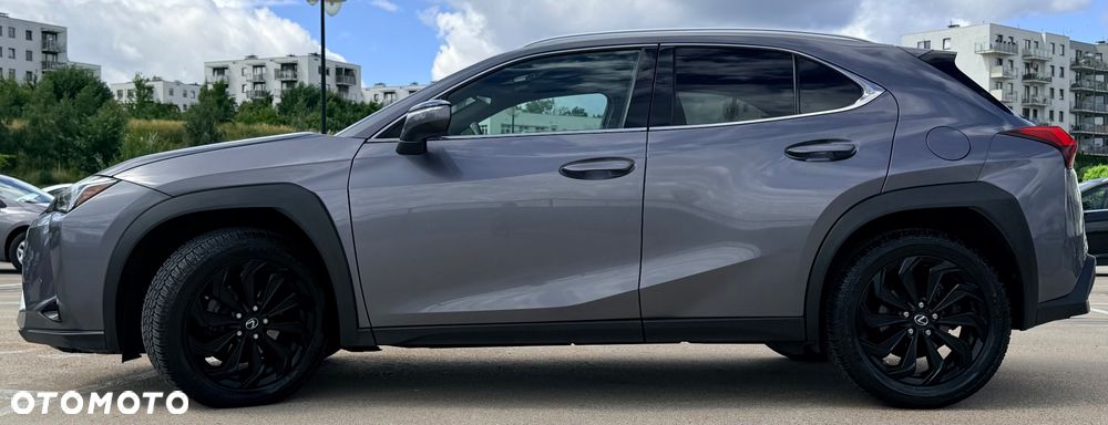 Lexus UX - 4