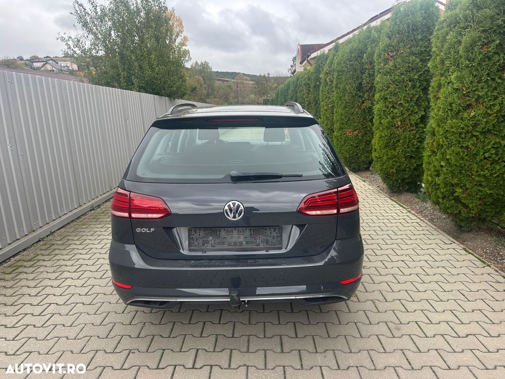 Volkswagen Golf - 8