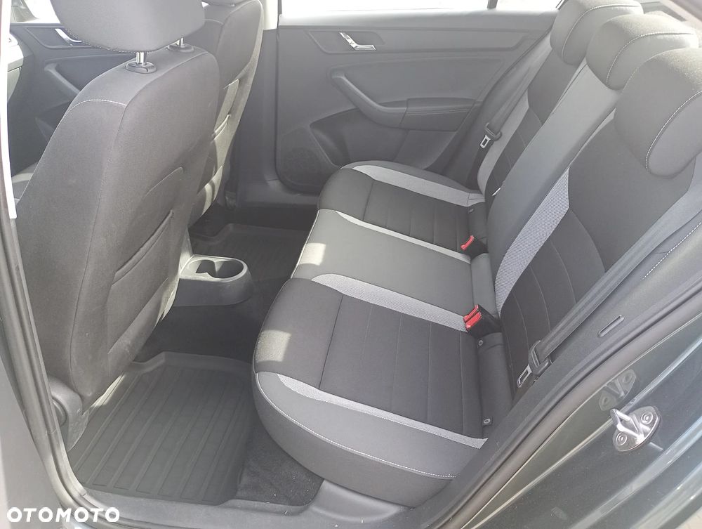 Skoda RAPID 1.2 TSI Ambition - 14