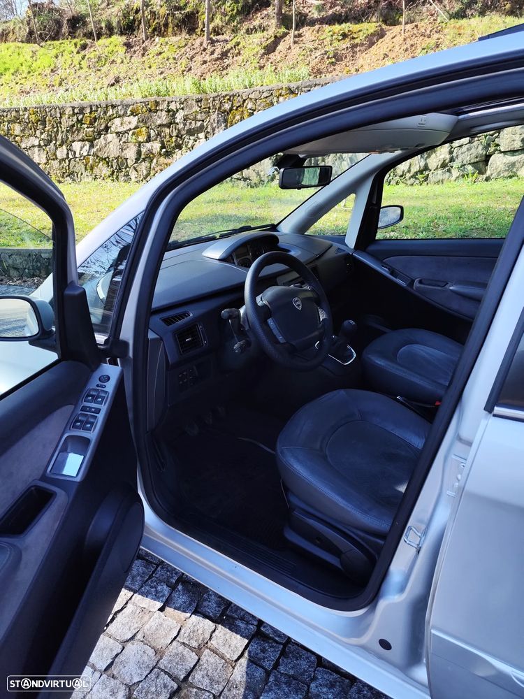 Lancia Musa 1.3 16V M-jet Platino - 12