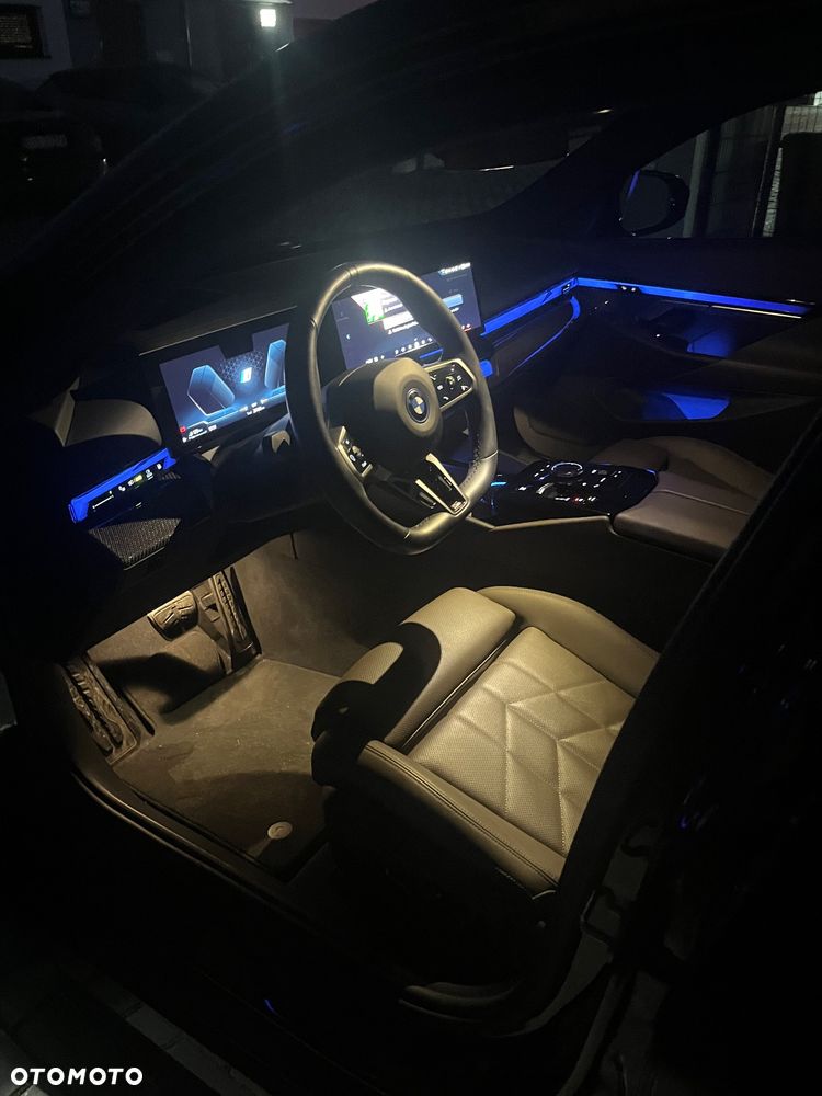 BMW Seria 5 550e xDrive - 25