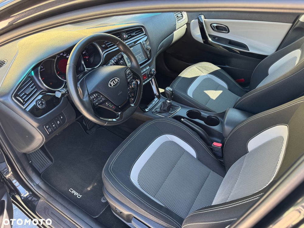Kia Ceed 1.6 GDI Dream-Team Edition - 18