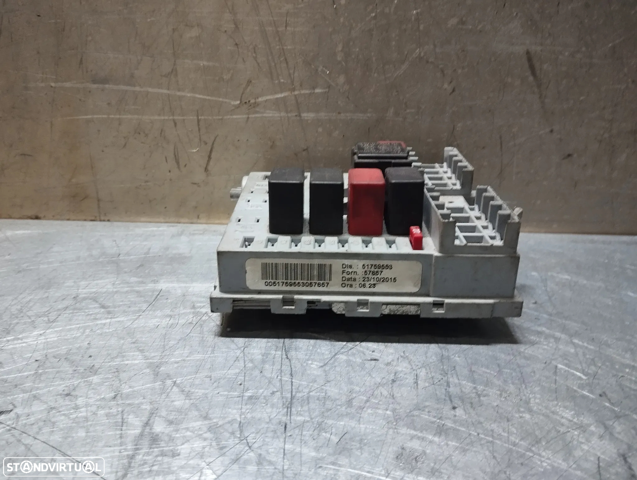 CAIXA DOS FUSIVEIS FIAT STILO REF. 51759553 - 2