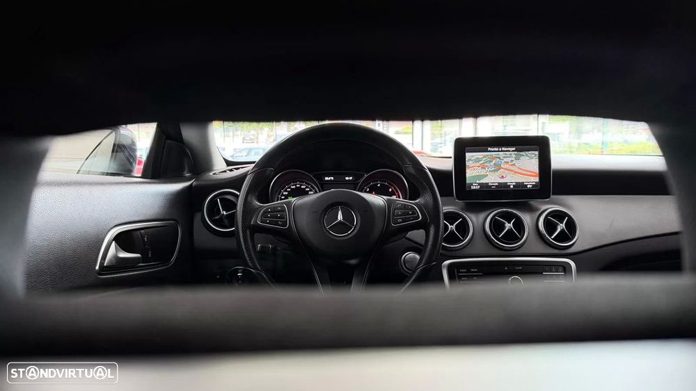 Mercedes-Benz CLA 180 d Shooting Brake Urban - 13